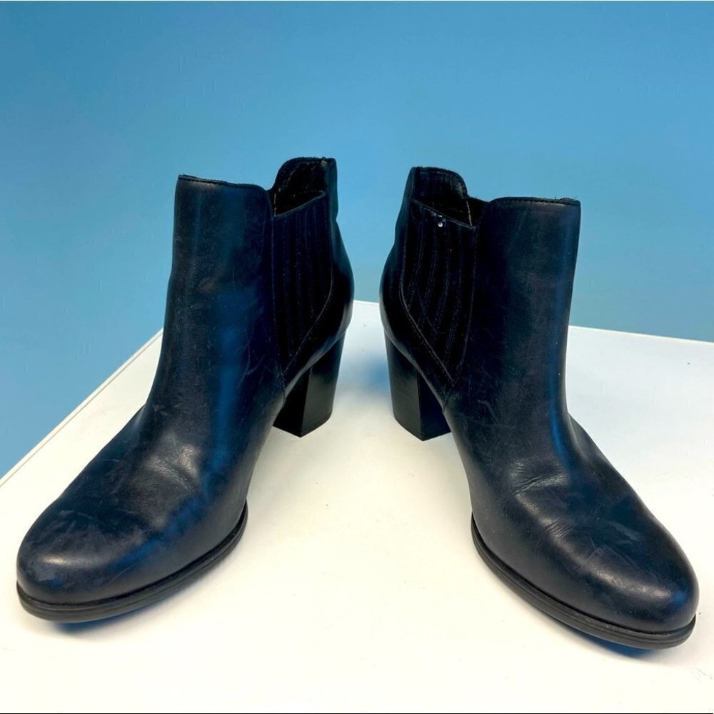 BORN Sz 9 Dark Navy Blue Stacked Heel Western Vibe 2.5” Heel Leather Boots